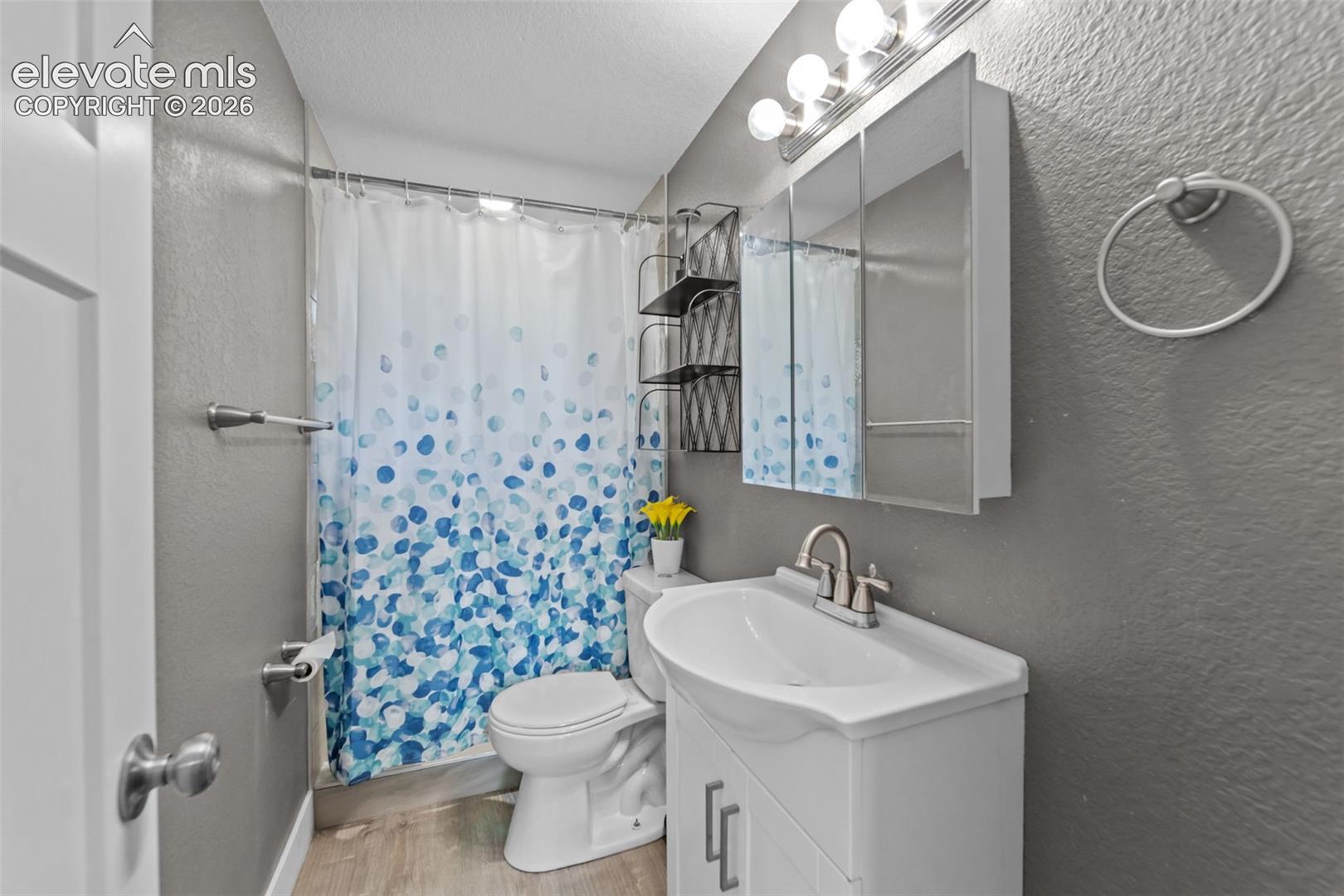 Listing photo 15 for 7503 Fortman Avenue