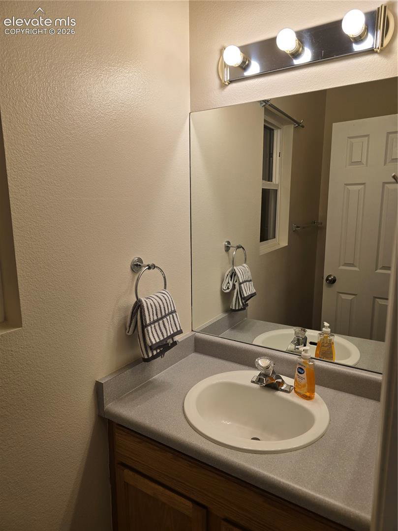 Listing photo 12 for 8059 Oliver Road