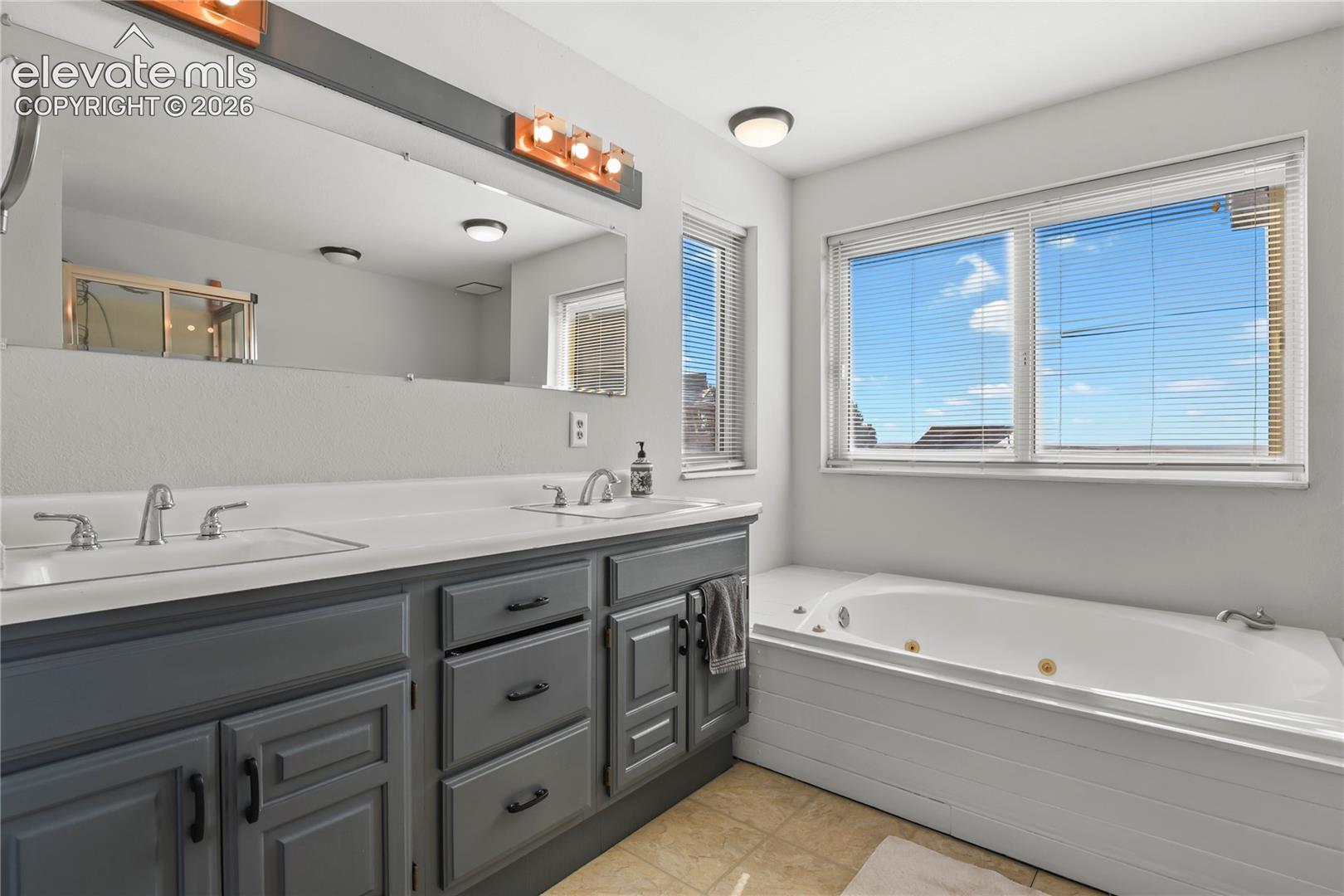 Listing photo 14 for 13550 Whistling Hills Lane
