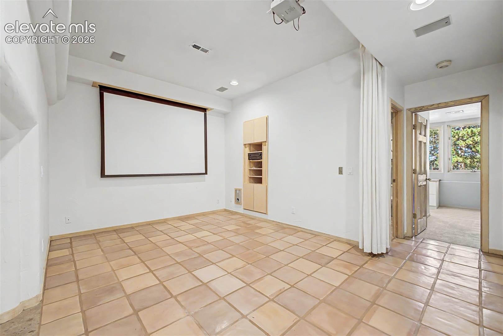 Listing photo 37 for 935 Castle Ridge Road
