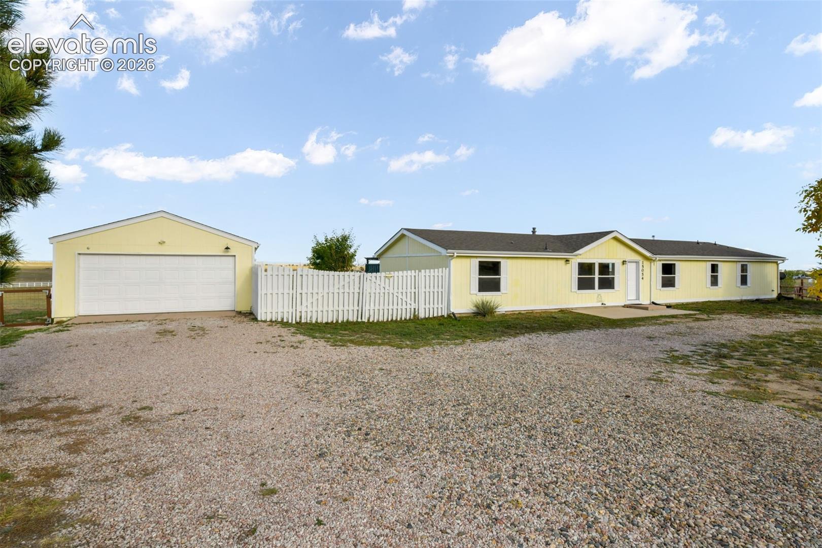 Listing photo 2 for 15054 Pamela Way