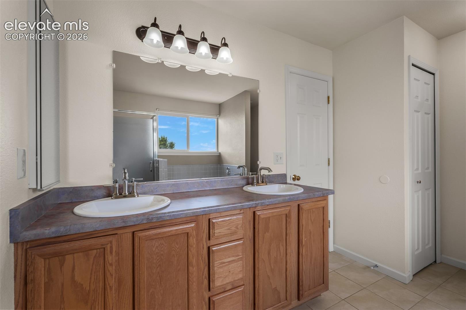 Listing photo 32 for 7477 Theresa Drive