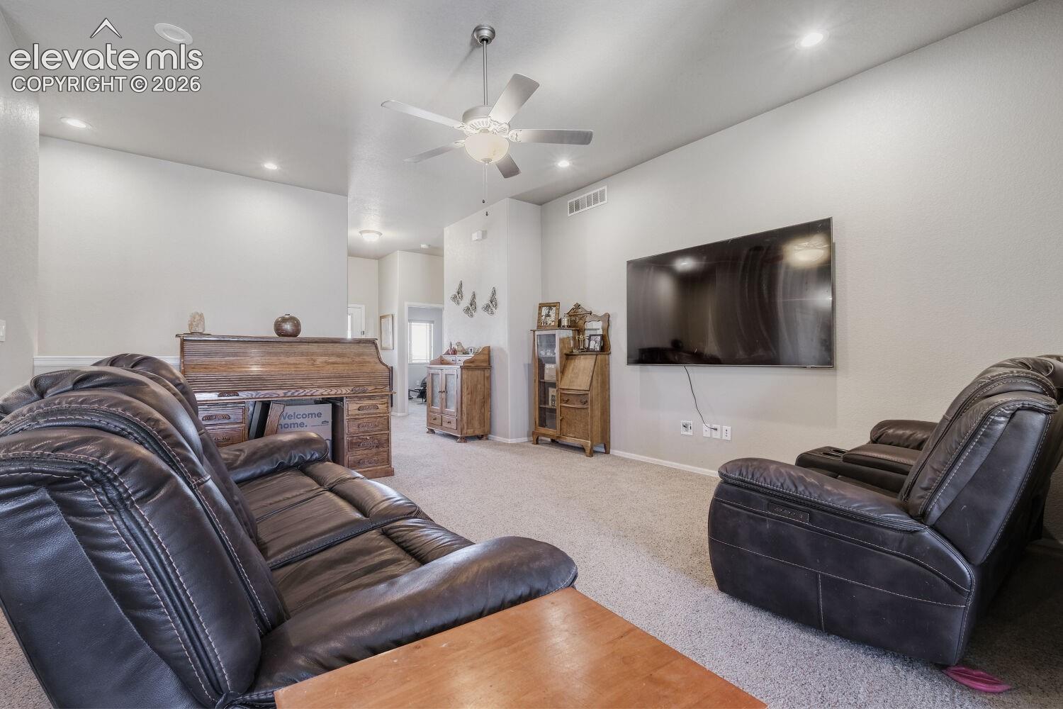 Listing photo 5 for 555 N Verbena Drive