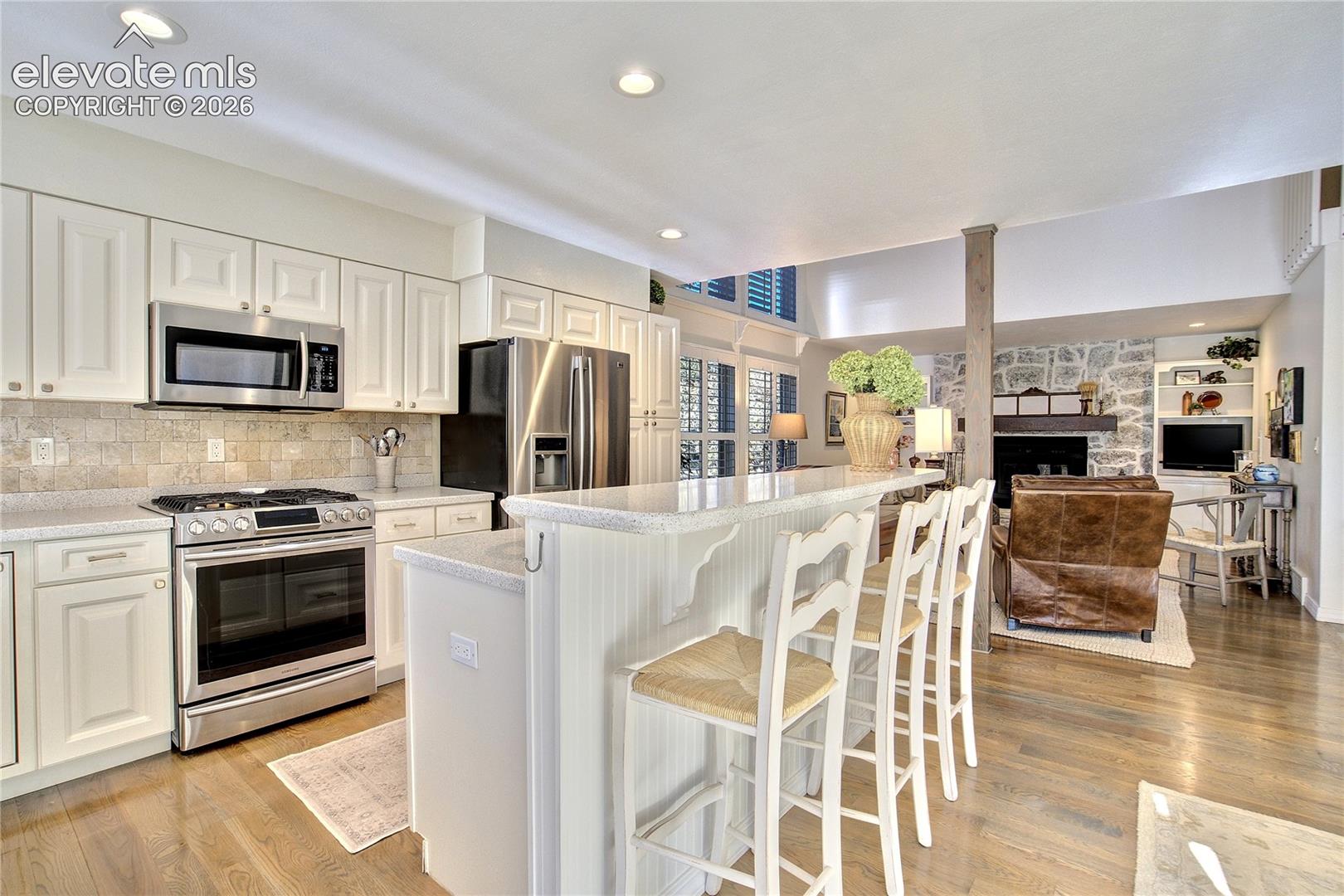 Listing photo 10 for 7215 Suntide Place