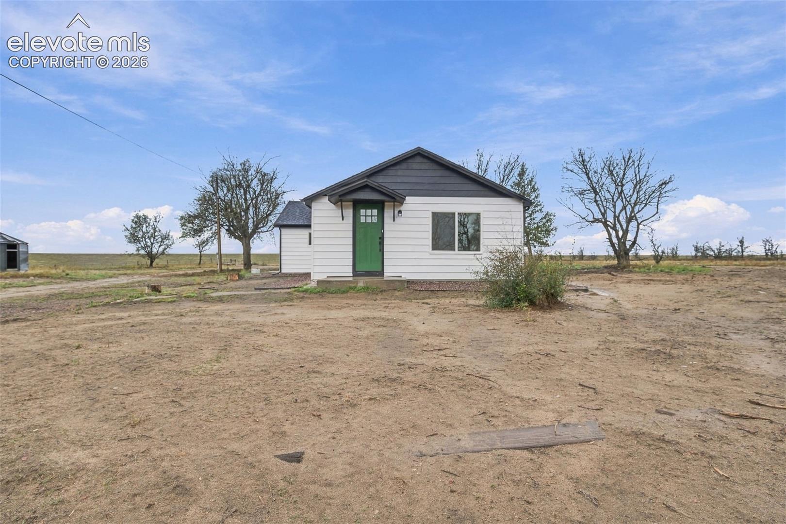 Listing photo 3 for 10672 Boone Road