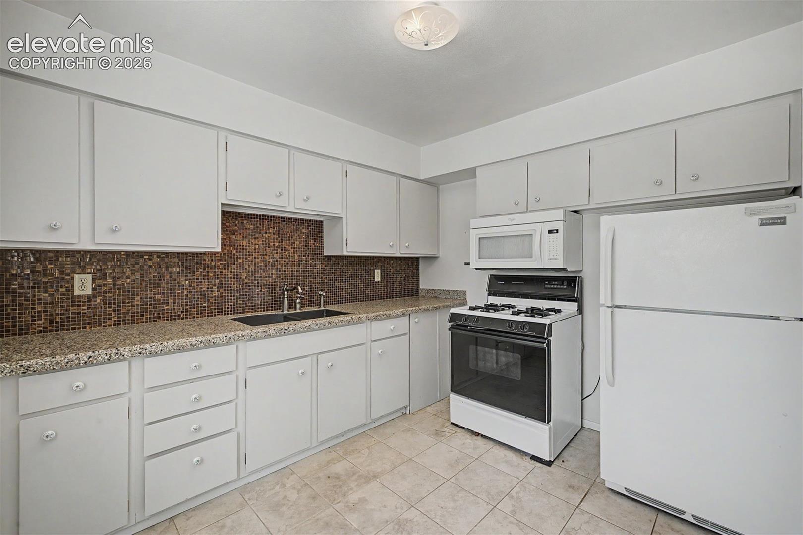 Listing photo 20 for 712 Lansing Drive