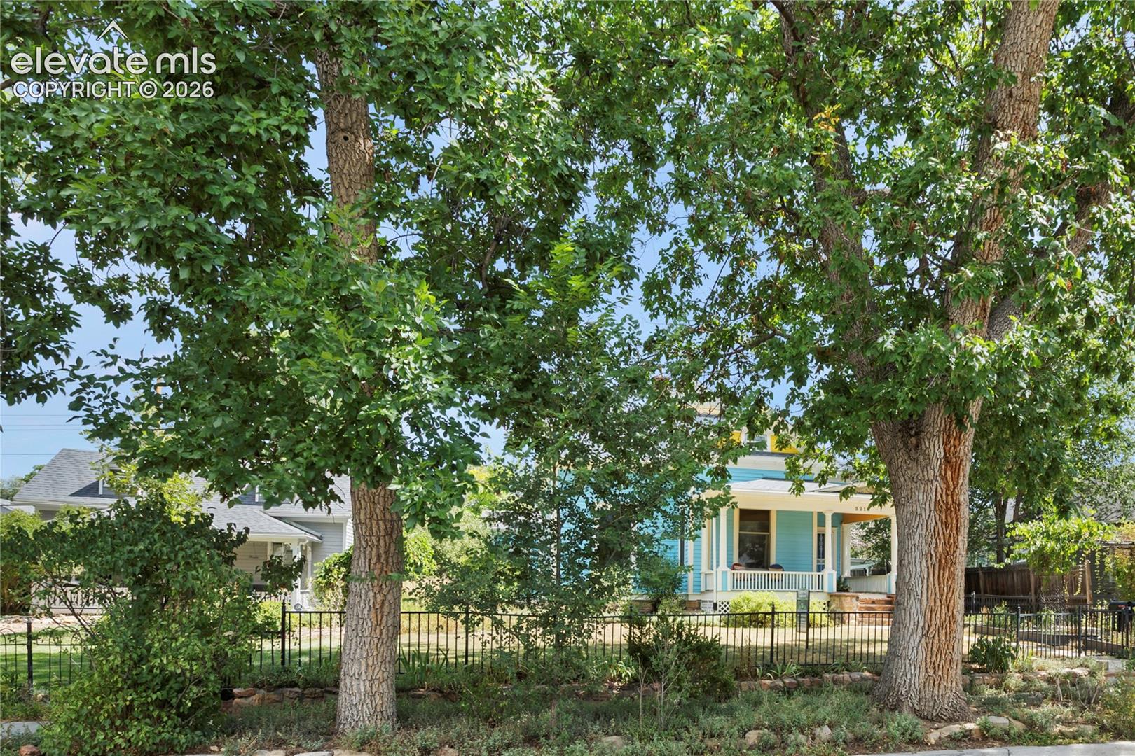 Listing photo 4 for 2210 W Kiowa Street