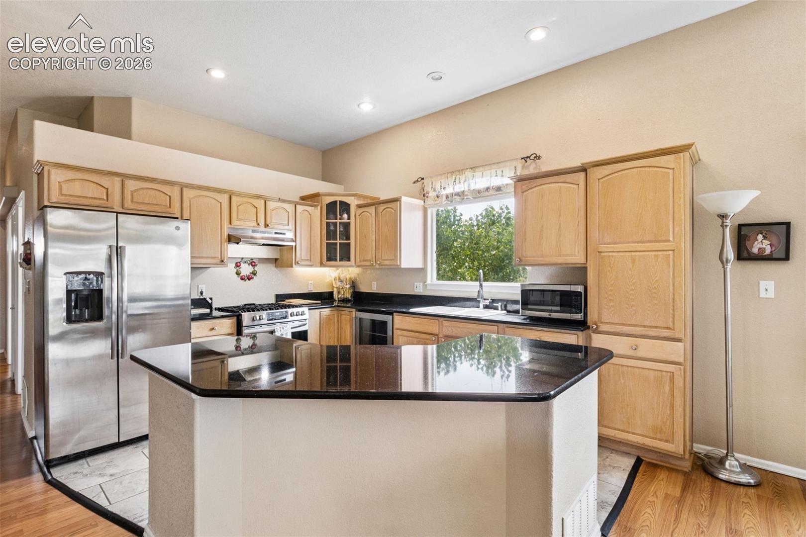Listing photo 4 for 703 N Canvas Drive