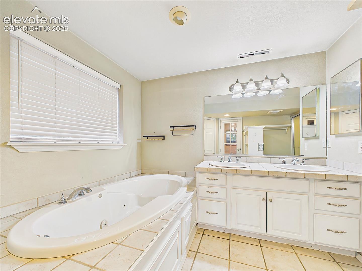 Listing photo 33 for 8252 Brigantine Drive