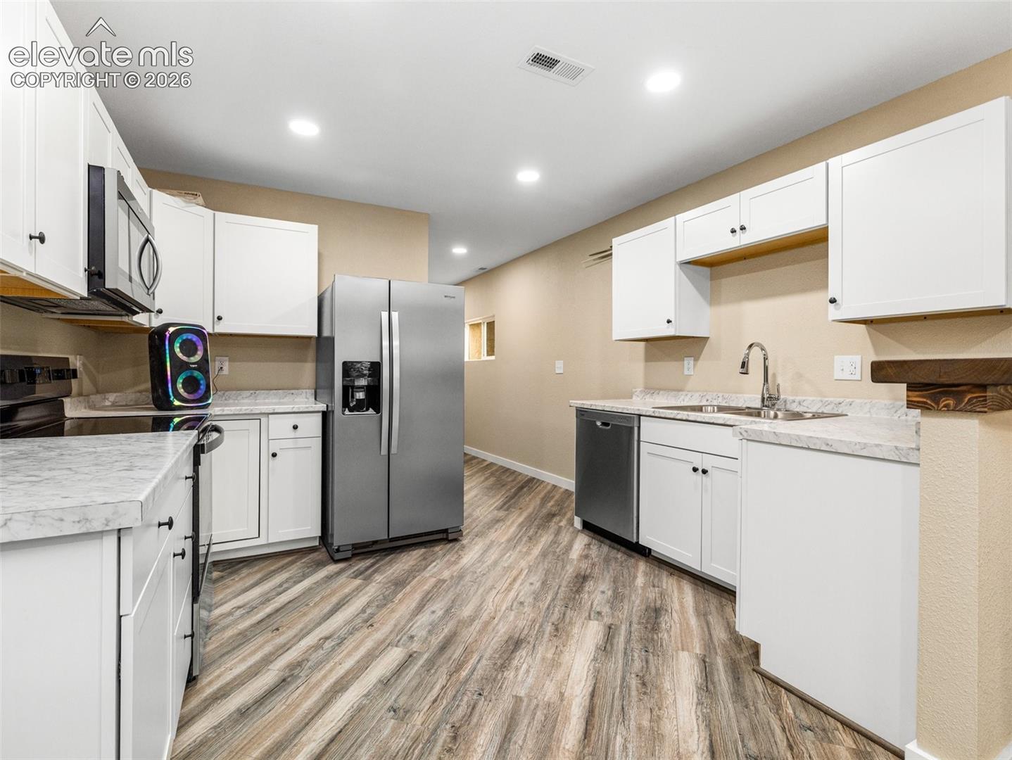Listing photo 6 for 1219 Pine Street
