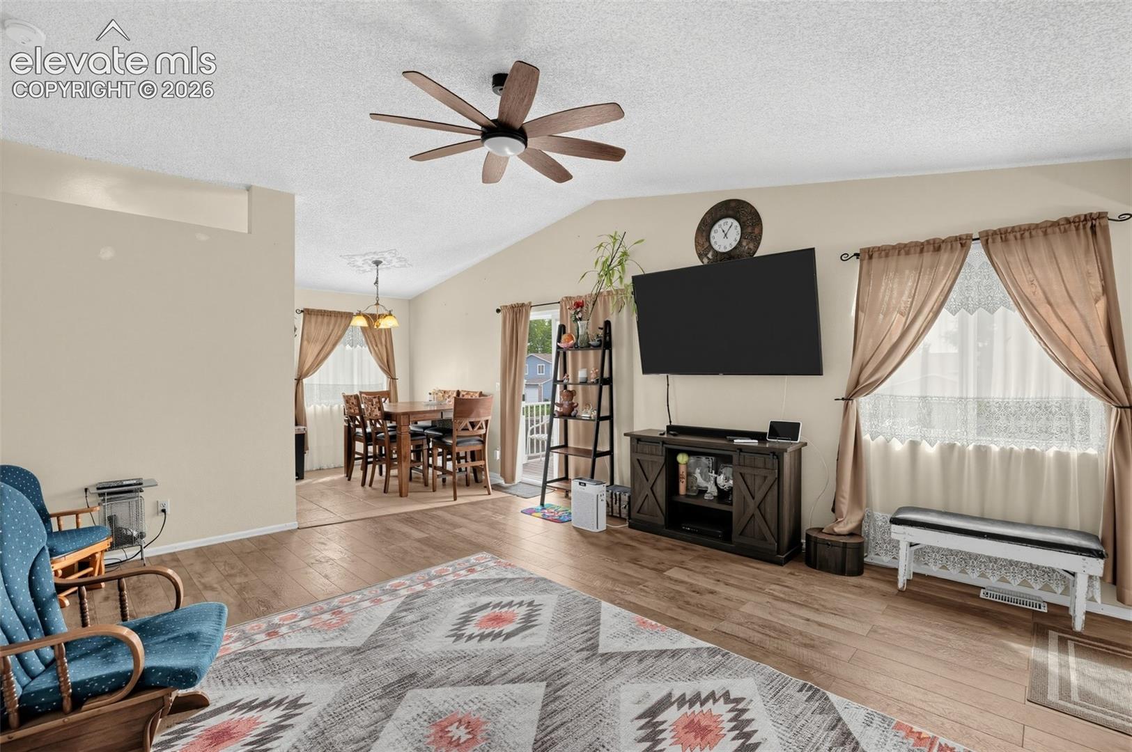 Listing photo 7 for 4565 Howland Street