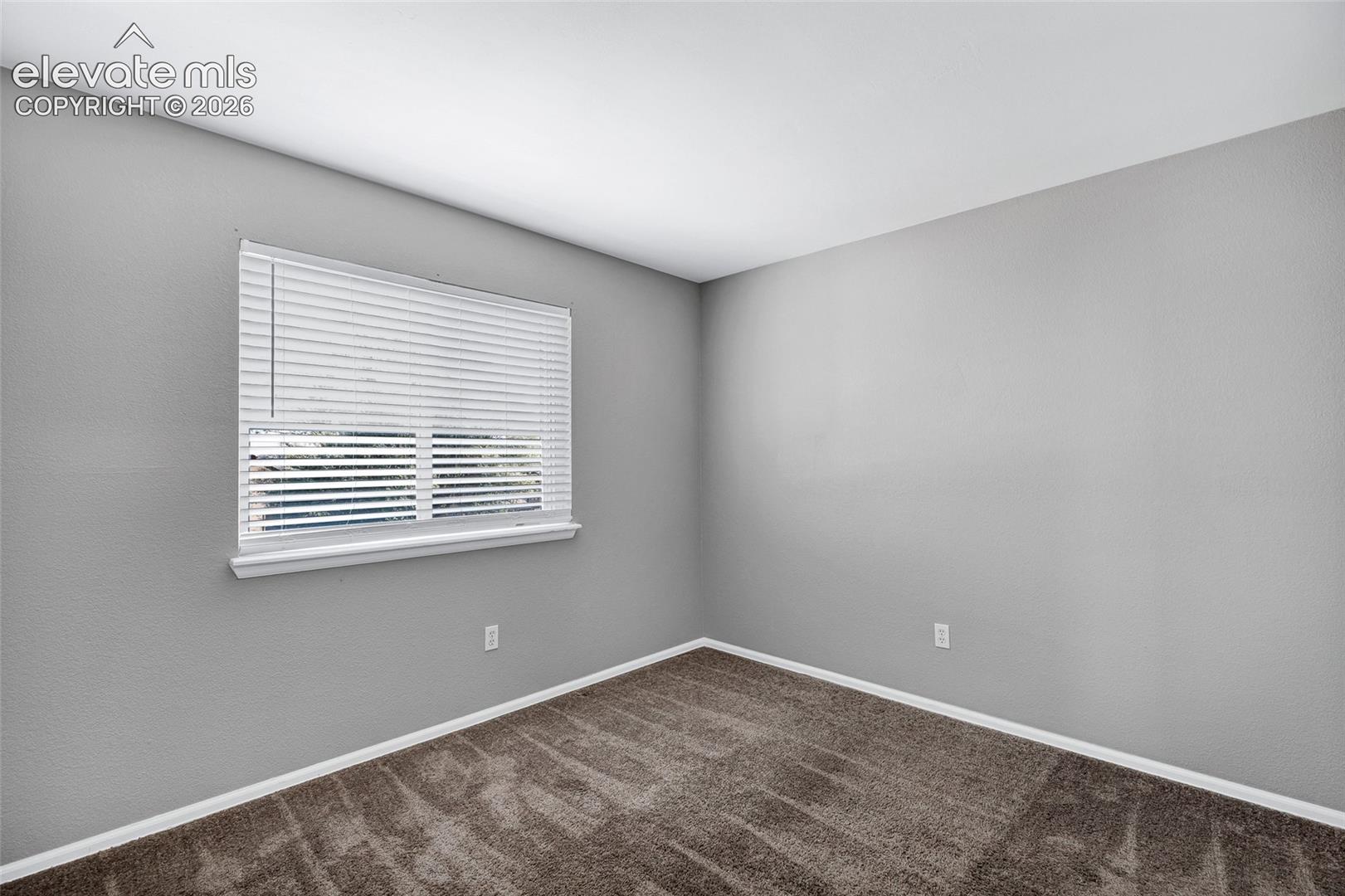 Listing photo 25 for 848 Regent Court