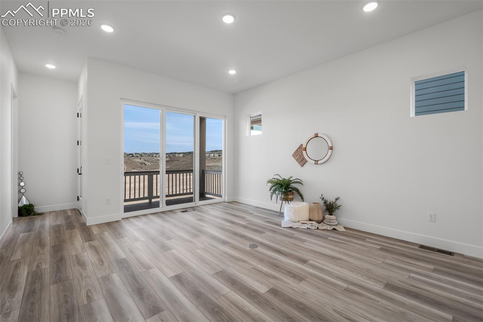 Listing photo 11 for 8850 Frolic View