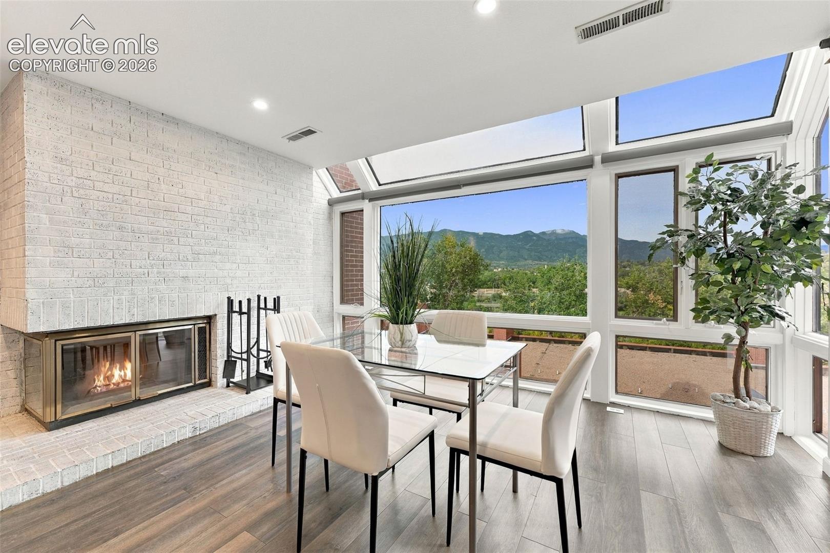 Listing photo 5 for 41 W Boulder Street