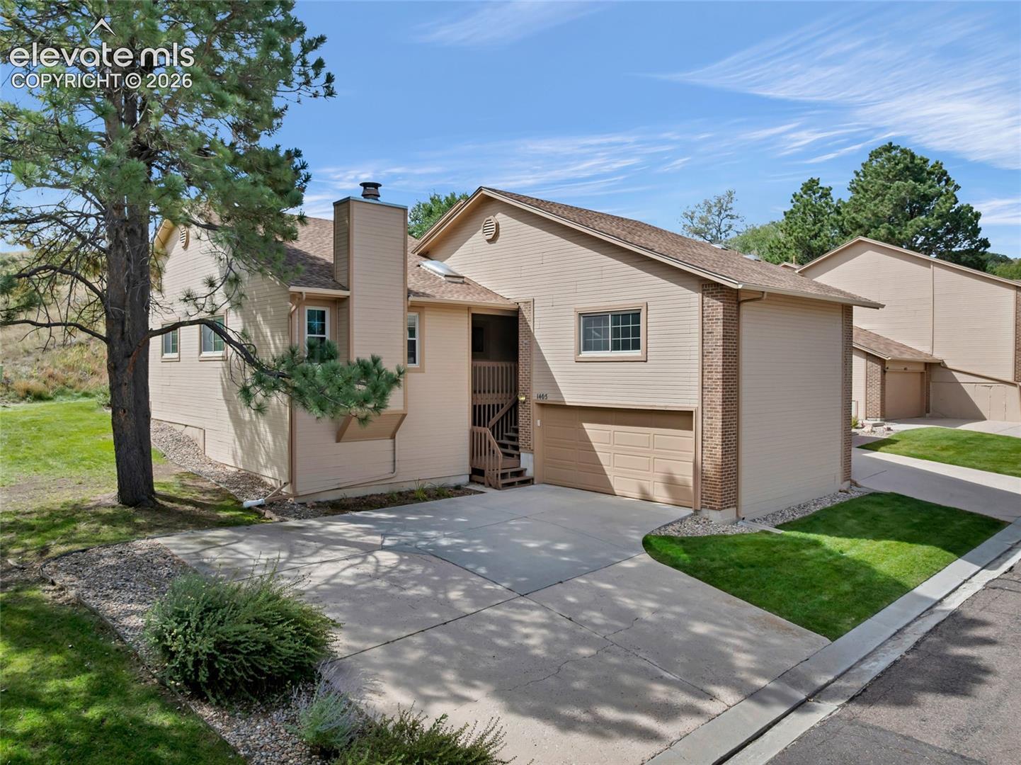1405 Vondelpark Drive — listing photo