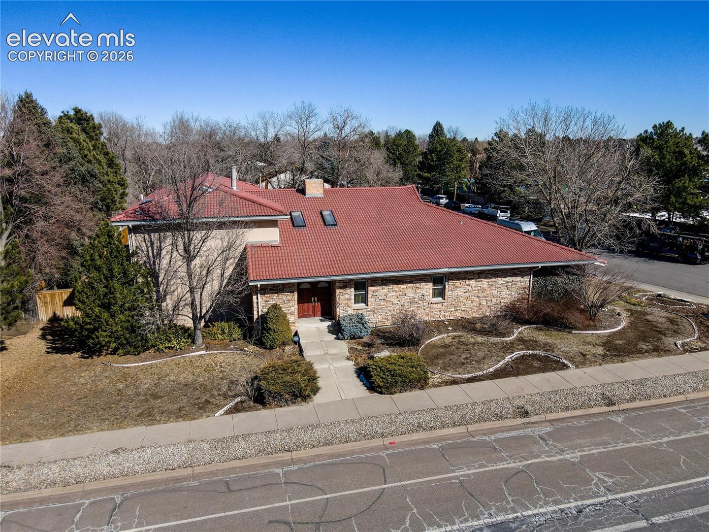 Listing photo 2 for 4180 S Monaco Parkway