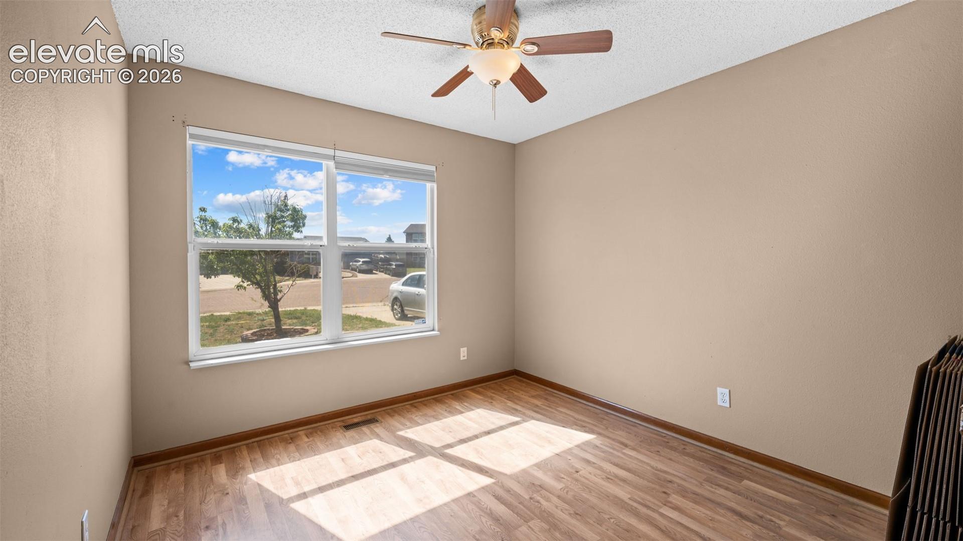 Listing photo 12 for 1180 Goodview Court