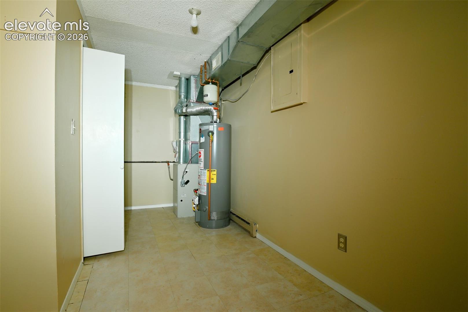 Listing photo 20 for 590 Manor Court B