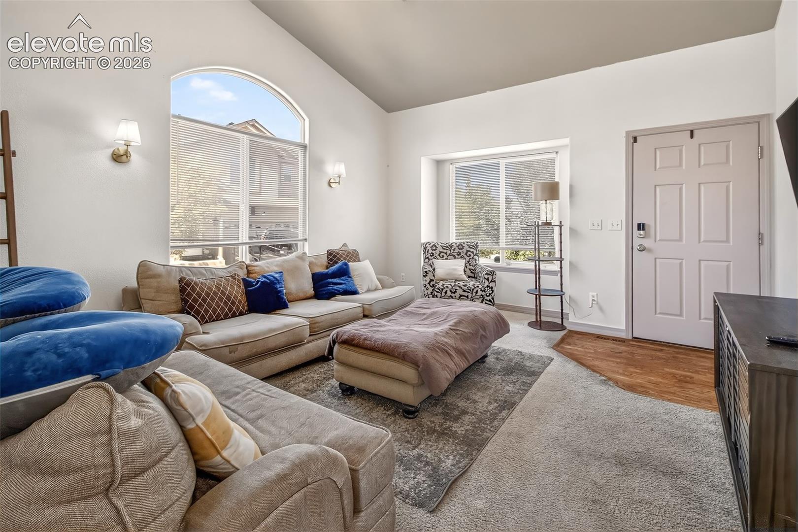 Listing photo 5 for 7358 Maybeck View
