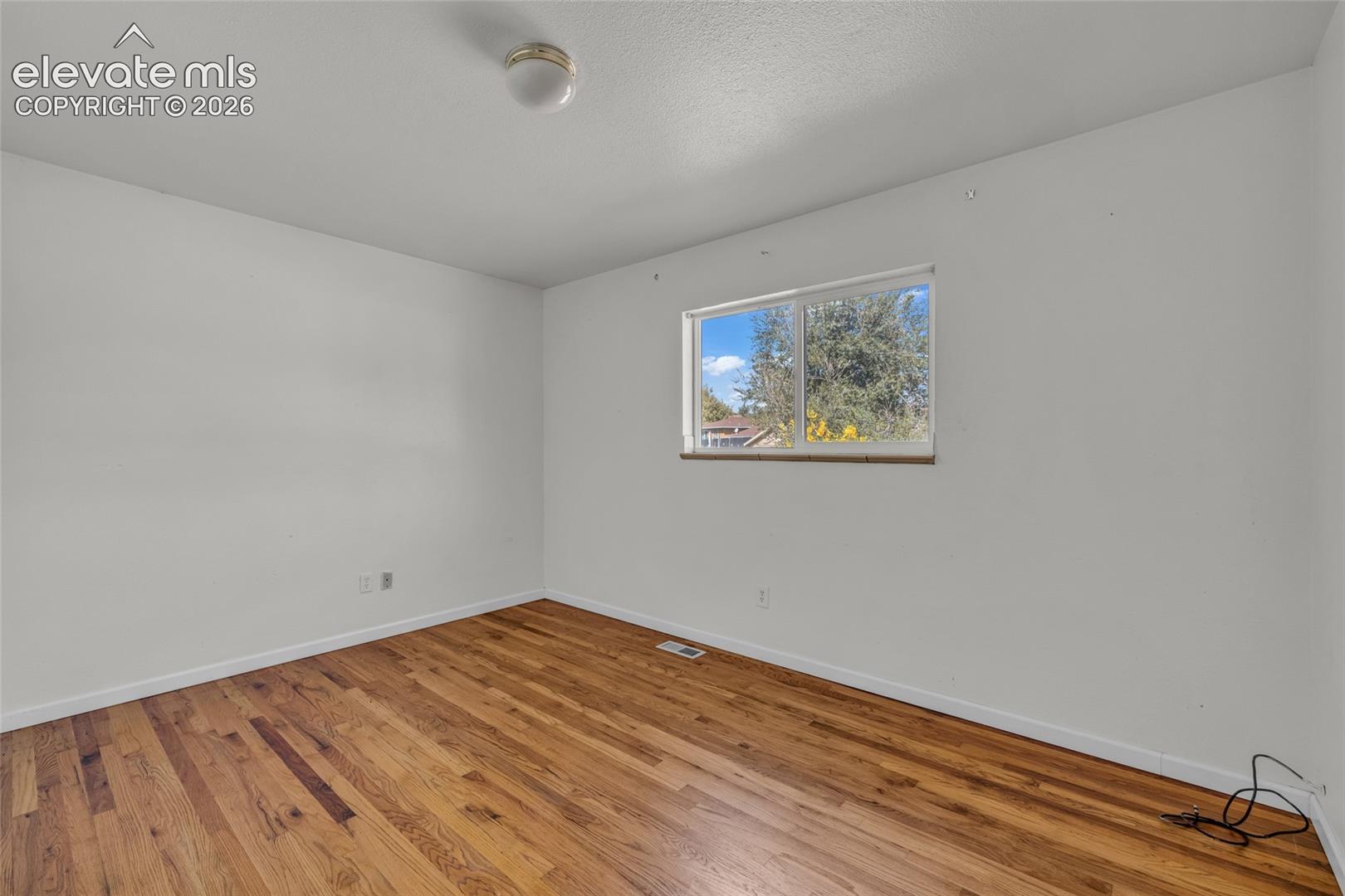 Listing photo 14 for 444 Eudora Street