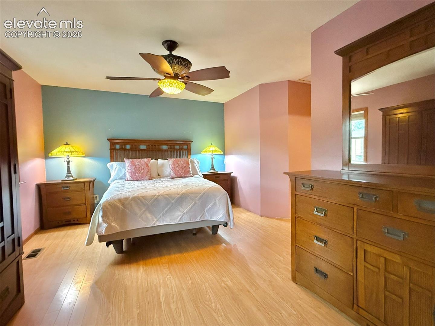 Listing photo 10 for 2023 Summerfield Drive