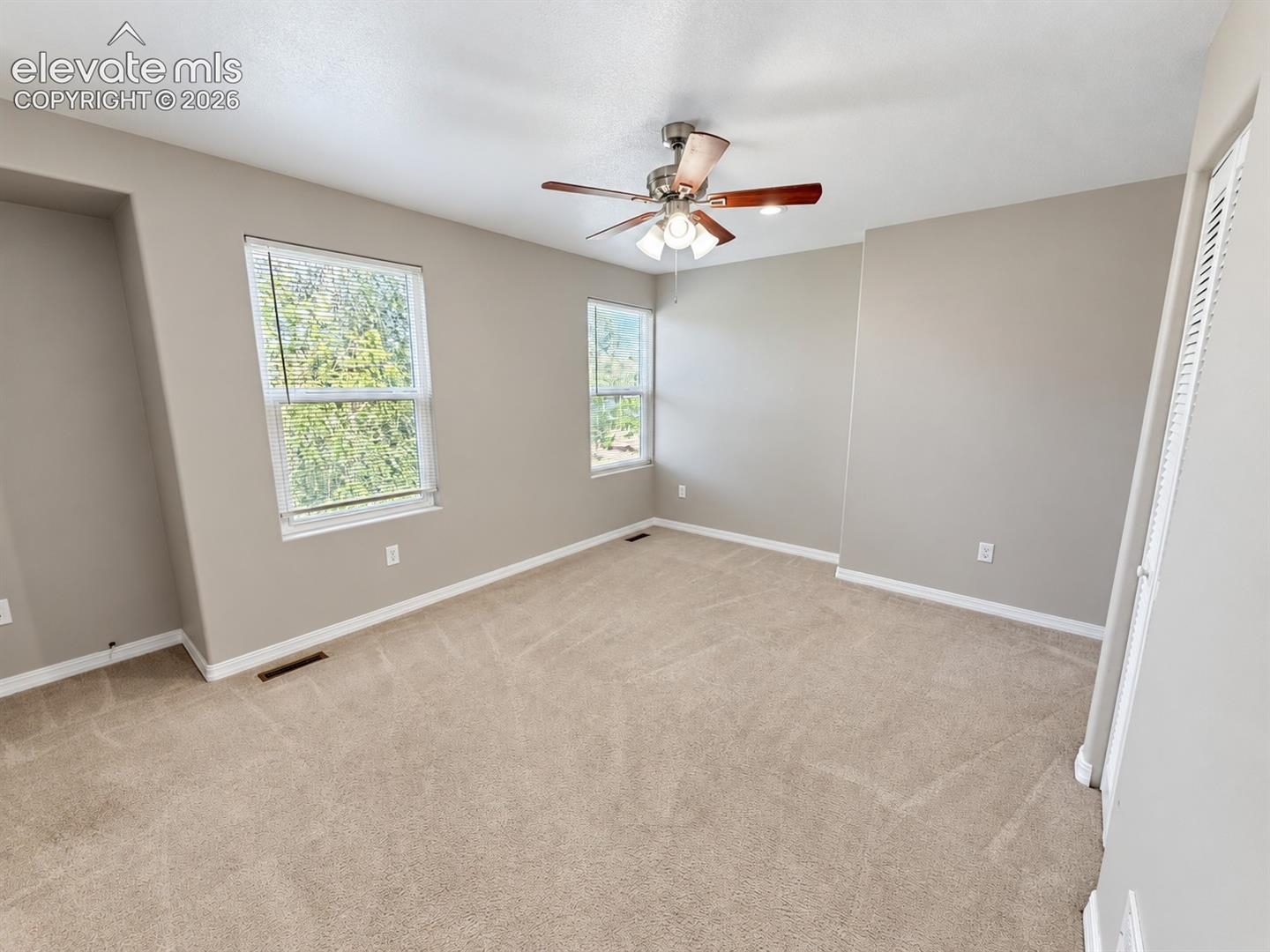 Listing photo 17 for 320 E Ohio Avenue
