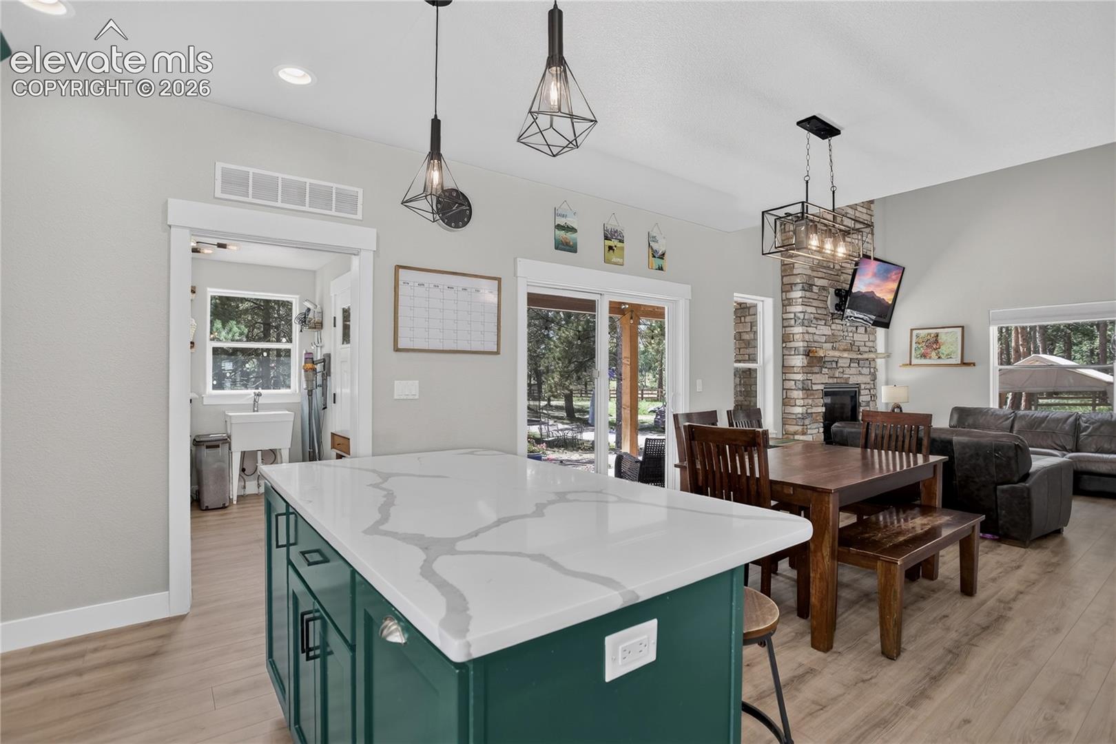 Listing photo 9 for 9920 Hodgen Road