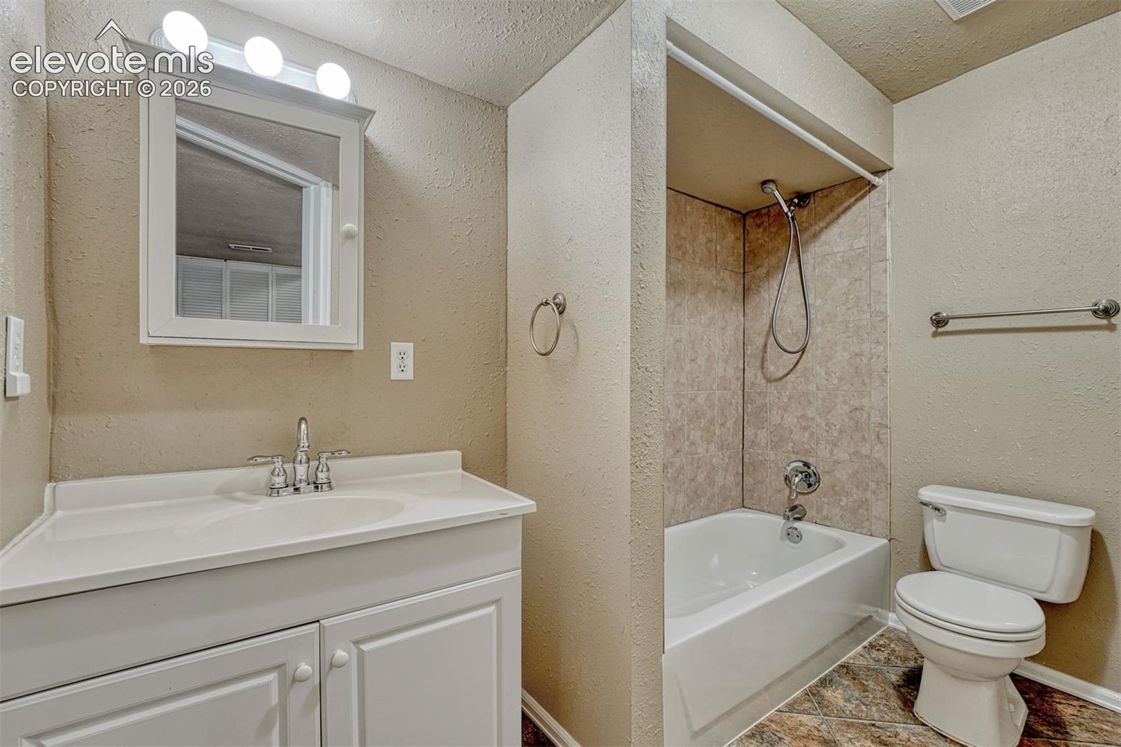 Listing photo 34 for 5126 Stone Fence Drive