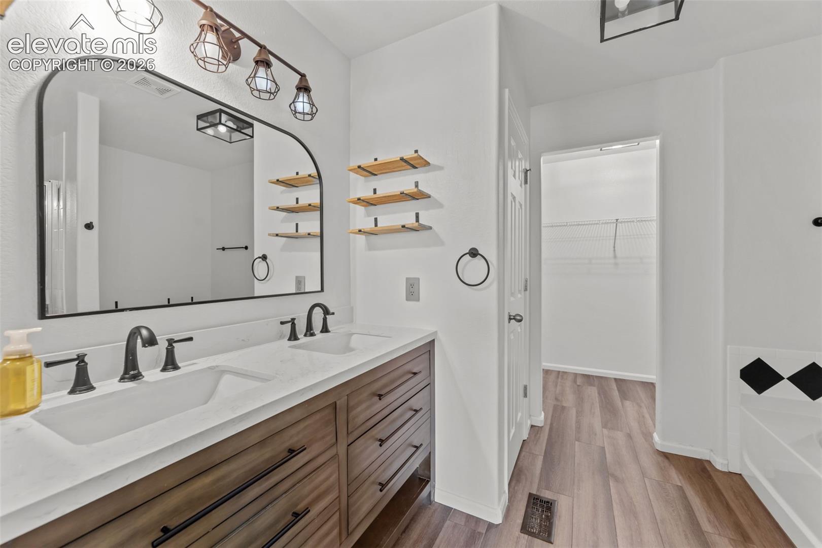 Listing photo 17 for 11095 Falling Star Road