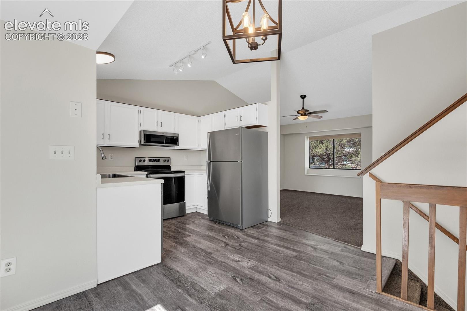 Listing photo 11 for 5555 Alma Terrace