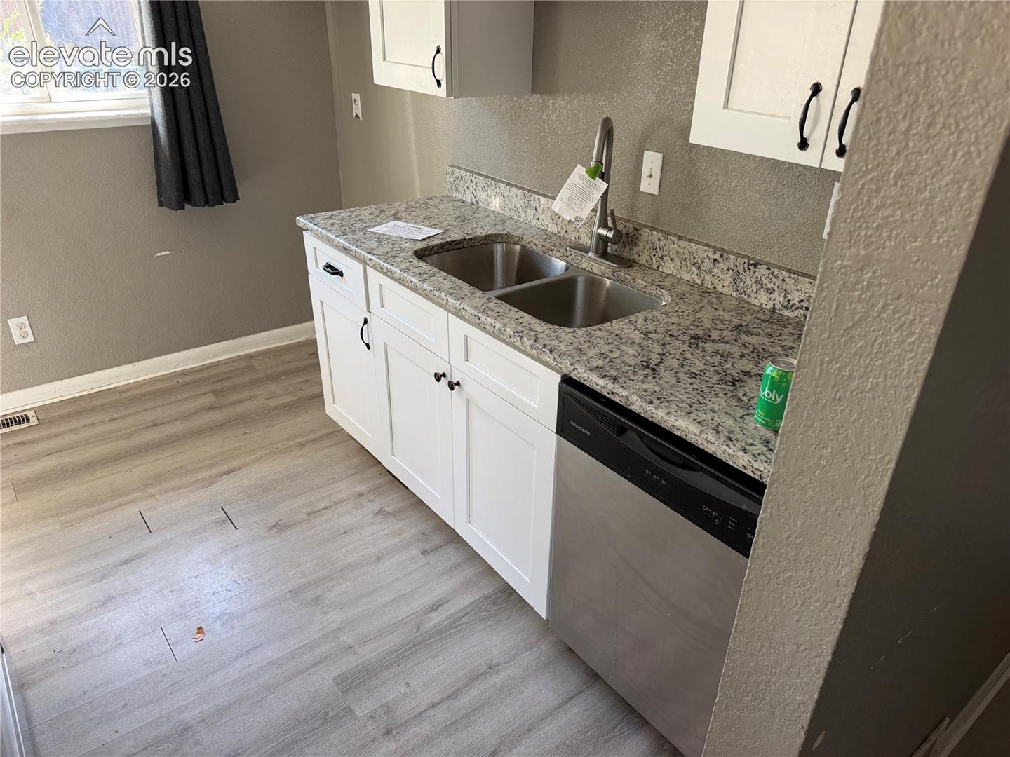 1227 Royale Drive, photo 6
