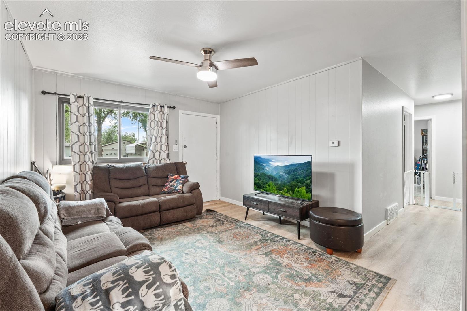 Listing photo 2 for 2505 Frontier Drive