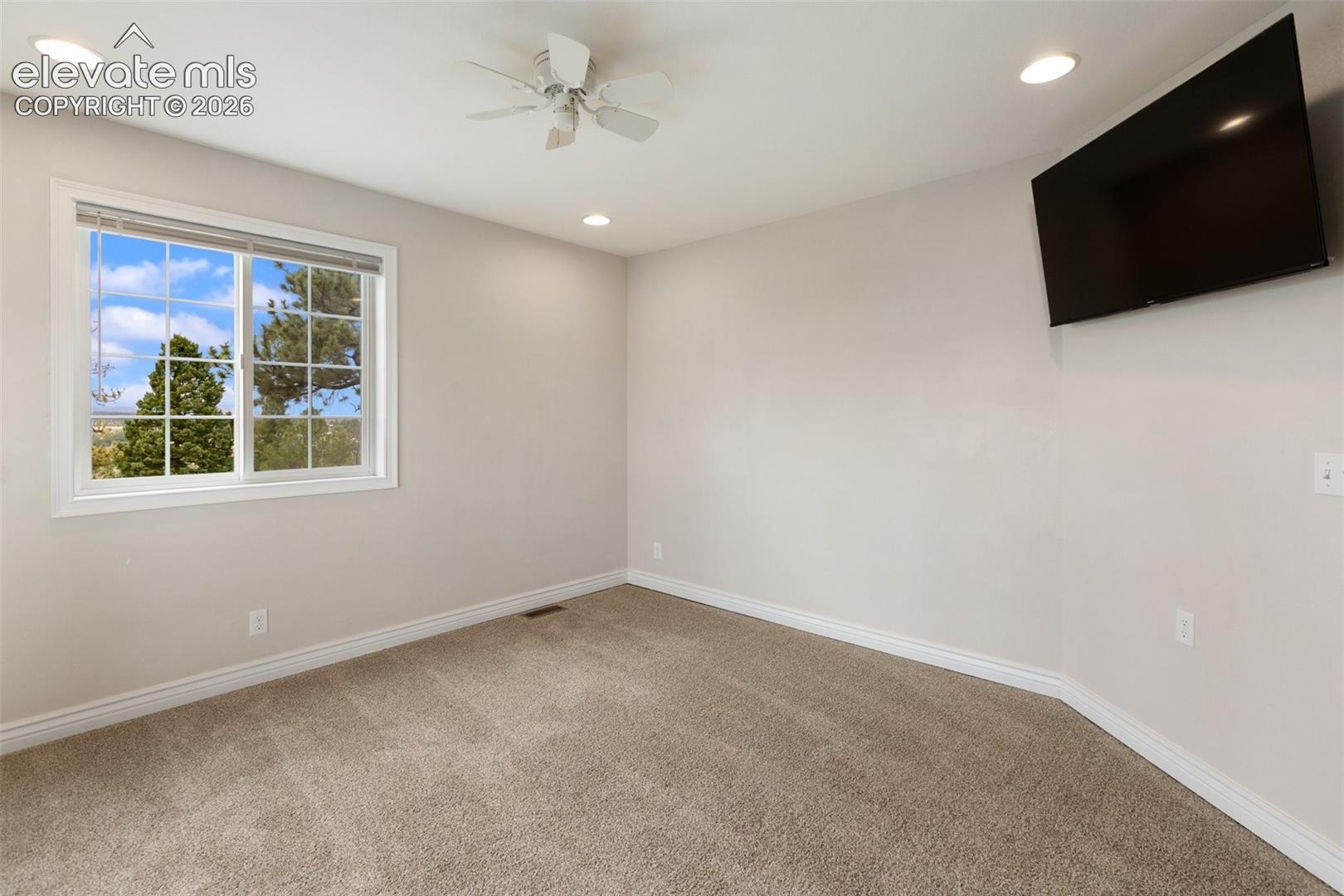Listing photo 31 for 127 Carlton Circle