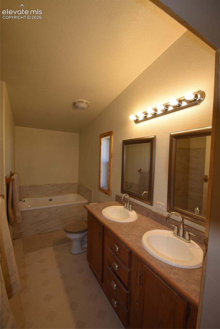 Listing photo 32 for 877 Maid Marian Drive