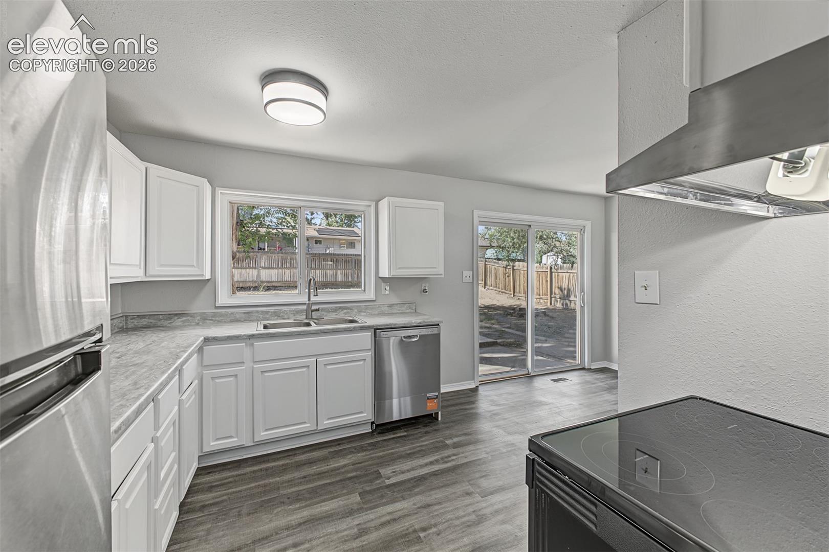 Listing photo 12 for 1612 Widefield Drive
