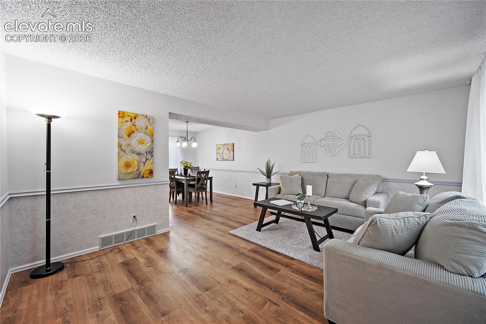 Listing photo 5 for 2998 Westcliff Circle