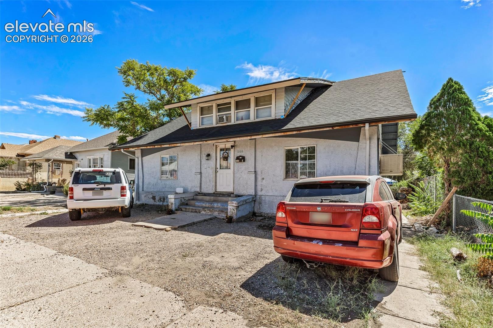 Listing photo 2 for 1008 E 8th Street