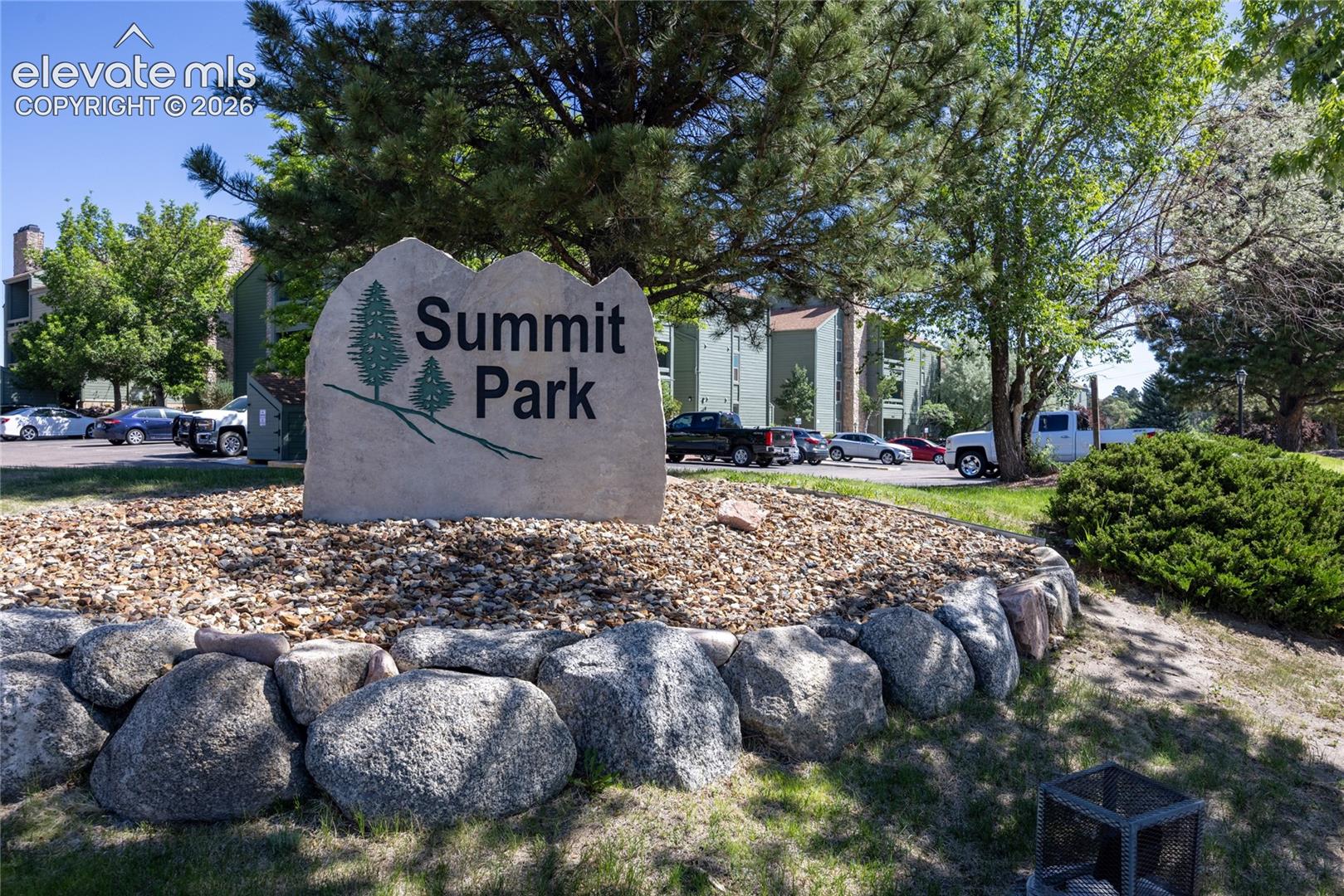 140 Rockrimmon Boulevard, photo 2