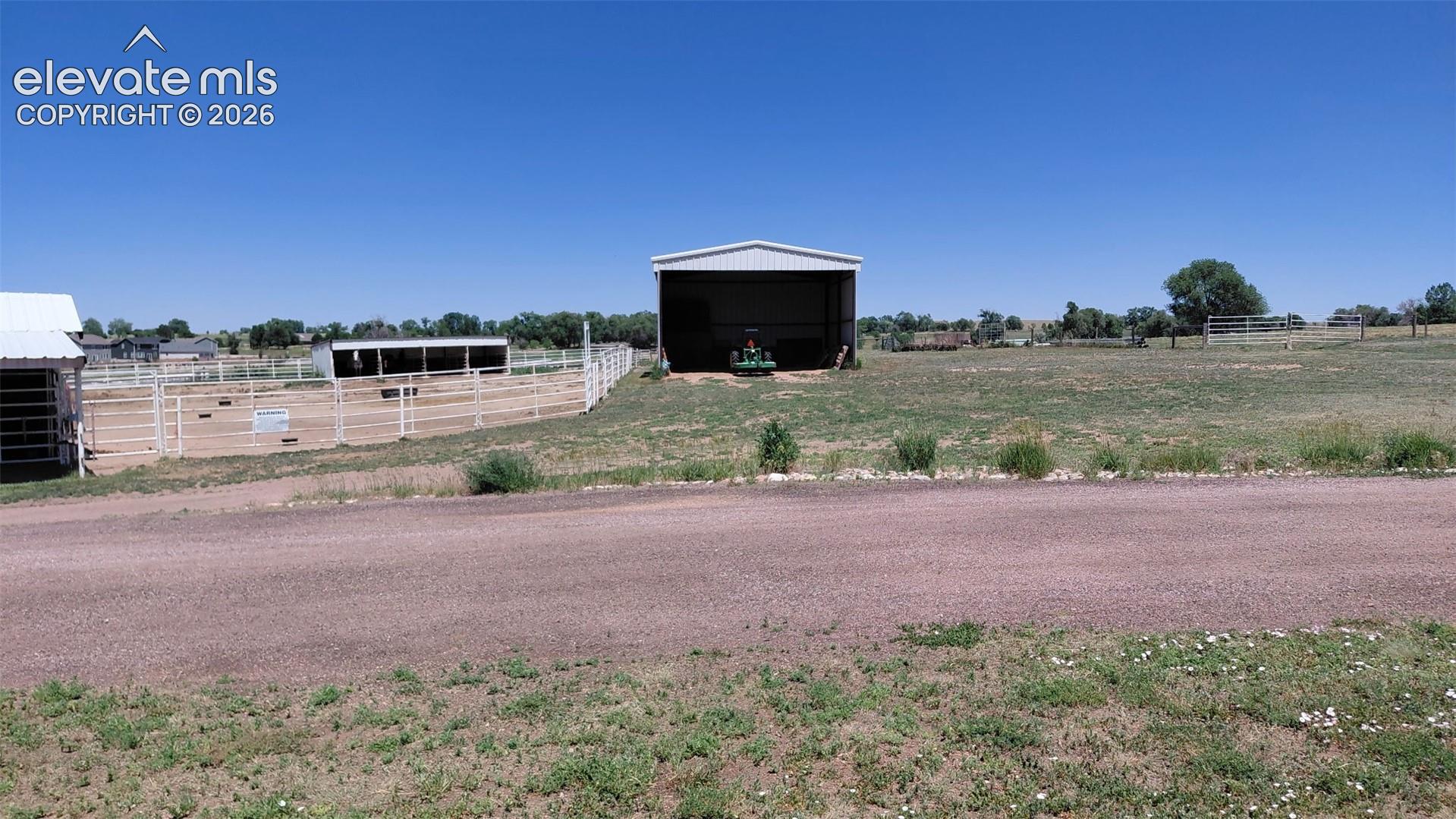 Listing photo 2 for 10275 Link Road