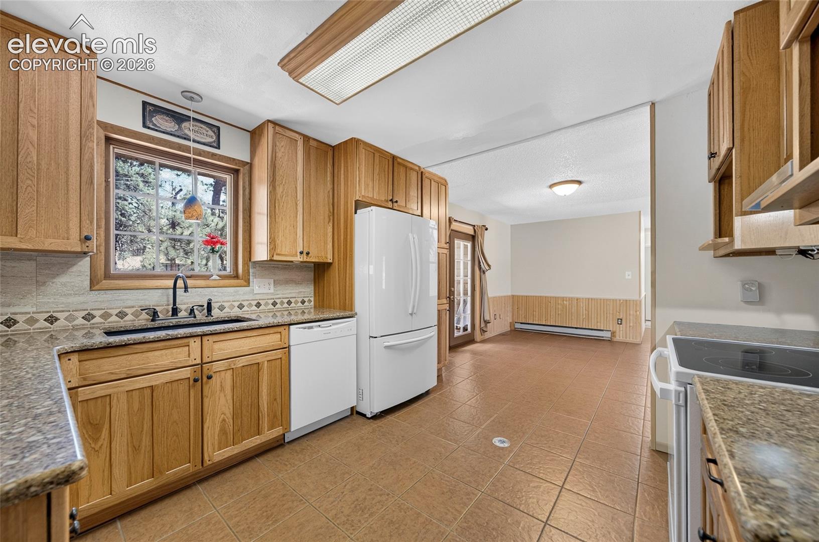 Listing photo 12 for 682 Sunnywood Loop