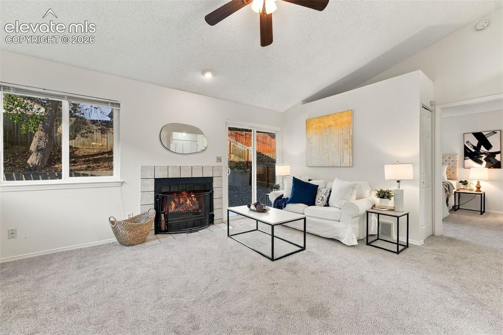 Listing photo 5 for 6430 Lonsdale Drive