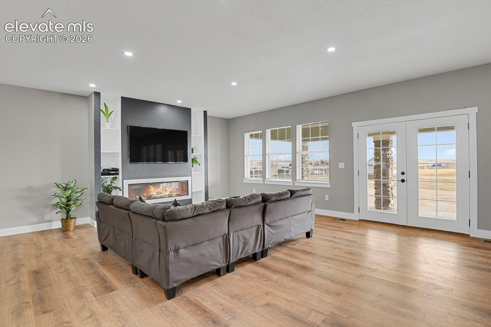 Listing photo 13 for 2015 N Ellicott Highway
