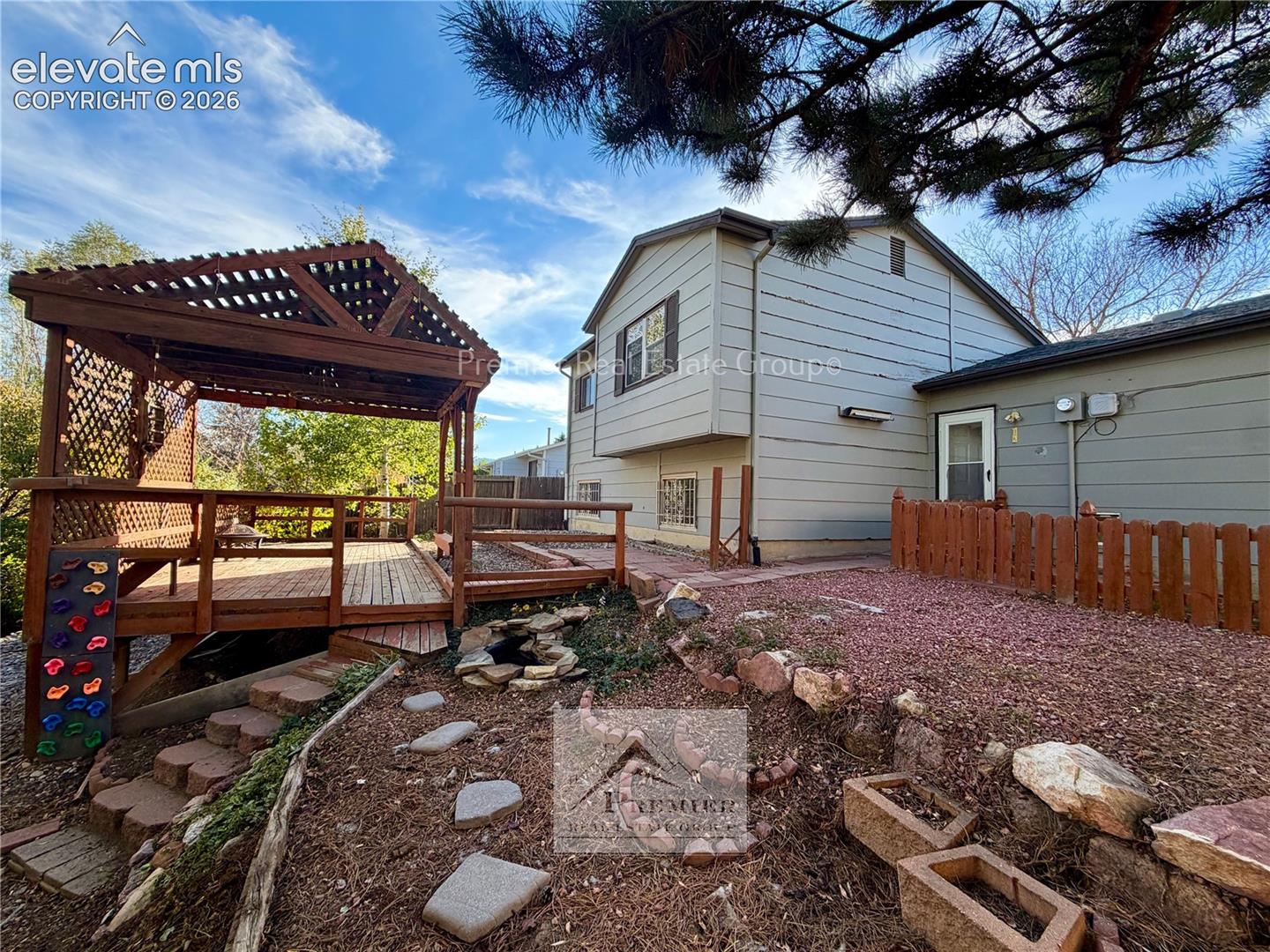 1055 Table Top Terrace, photo 15