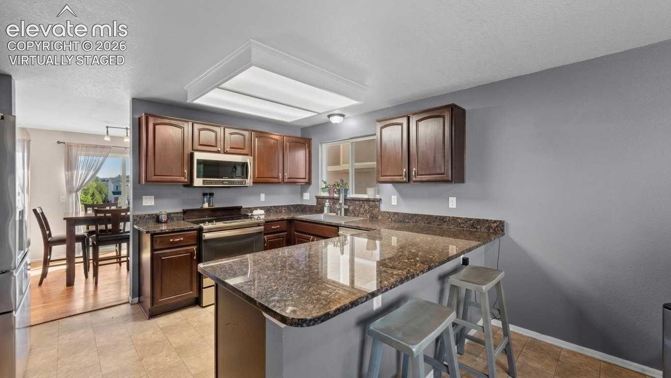 Listing photo 10 for 6544 Cabana Circle