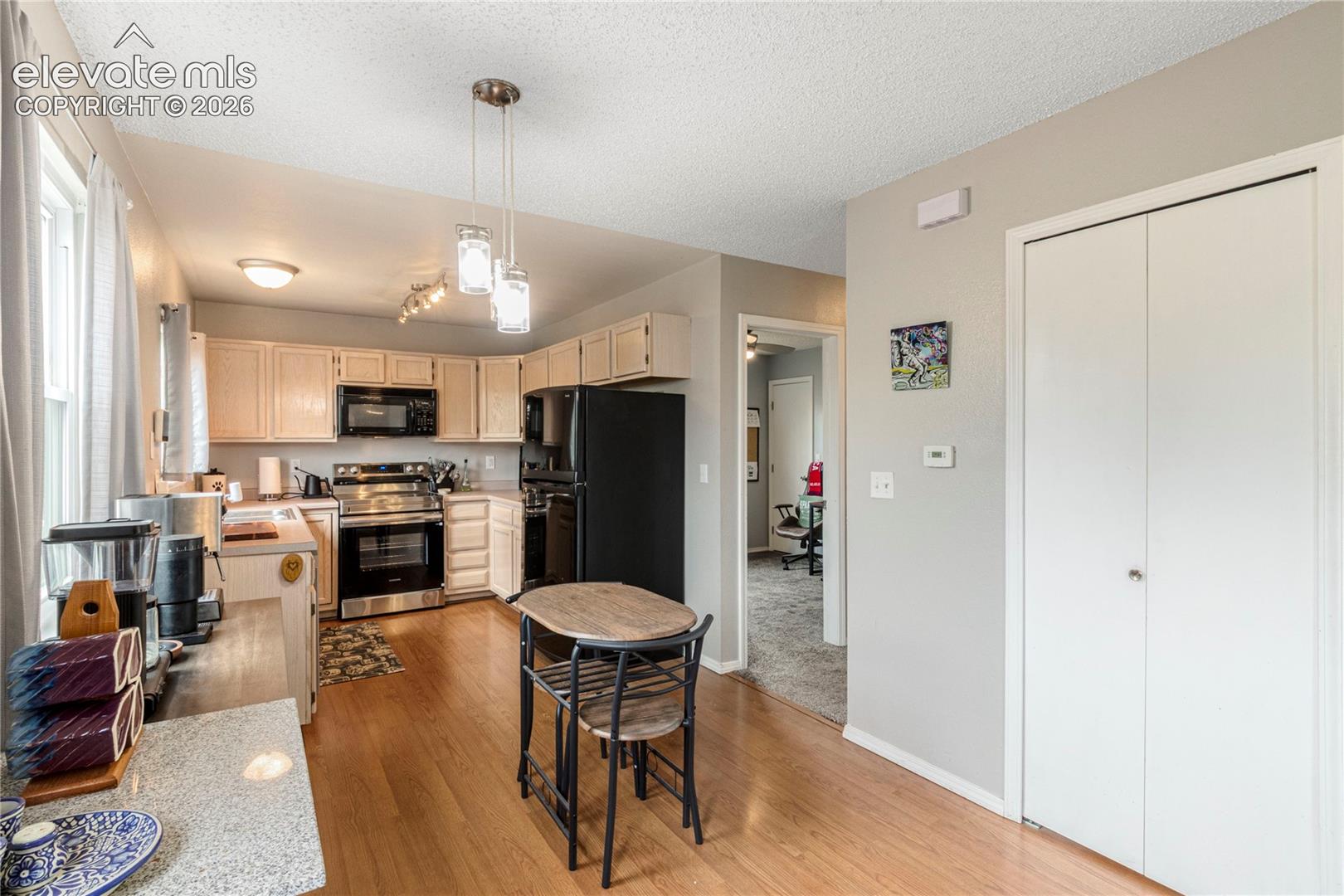 Listing photo 6 for 4660 Badlands Court
