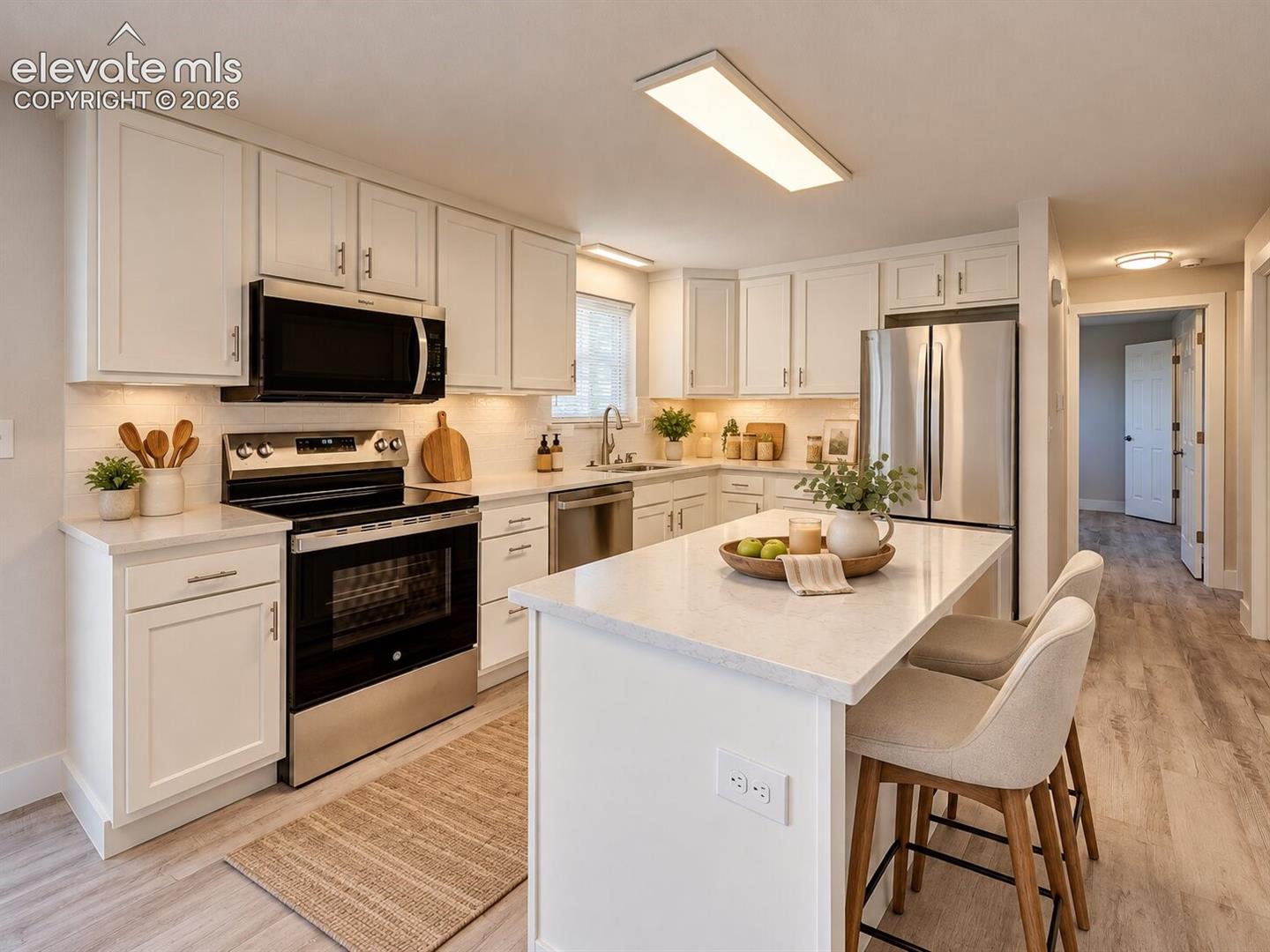 Listing photo 4 for 3100 S Dale Court