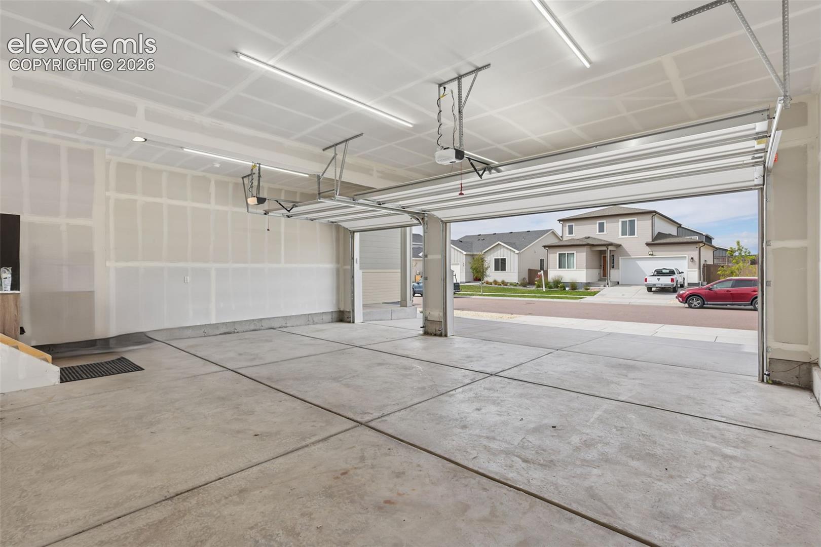 Listing photo 4 for 453 Indian Grass Street