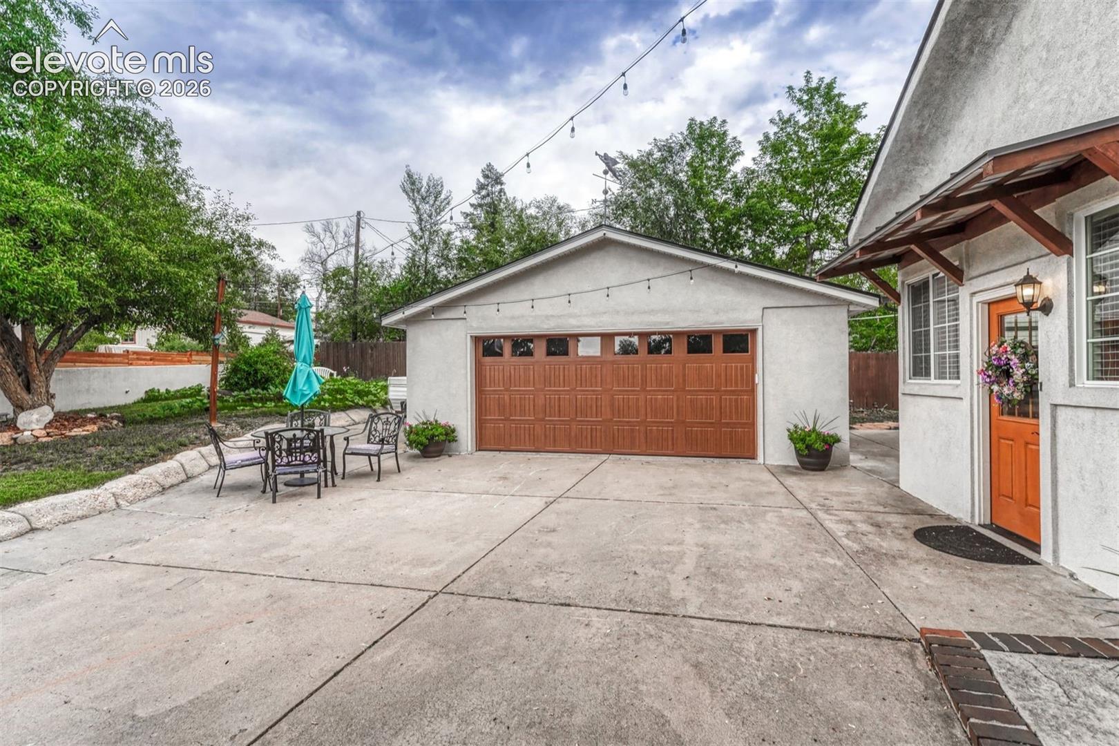 Listing photo 40 for 1900 E San Rafael Street