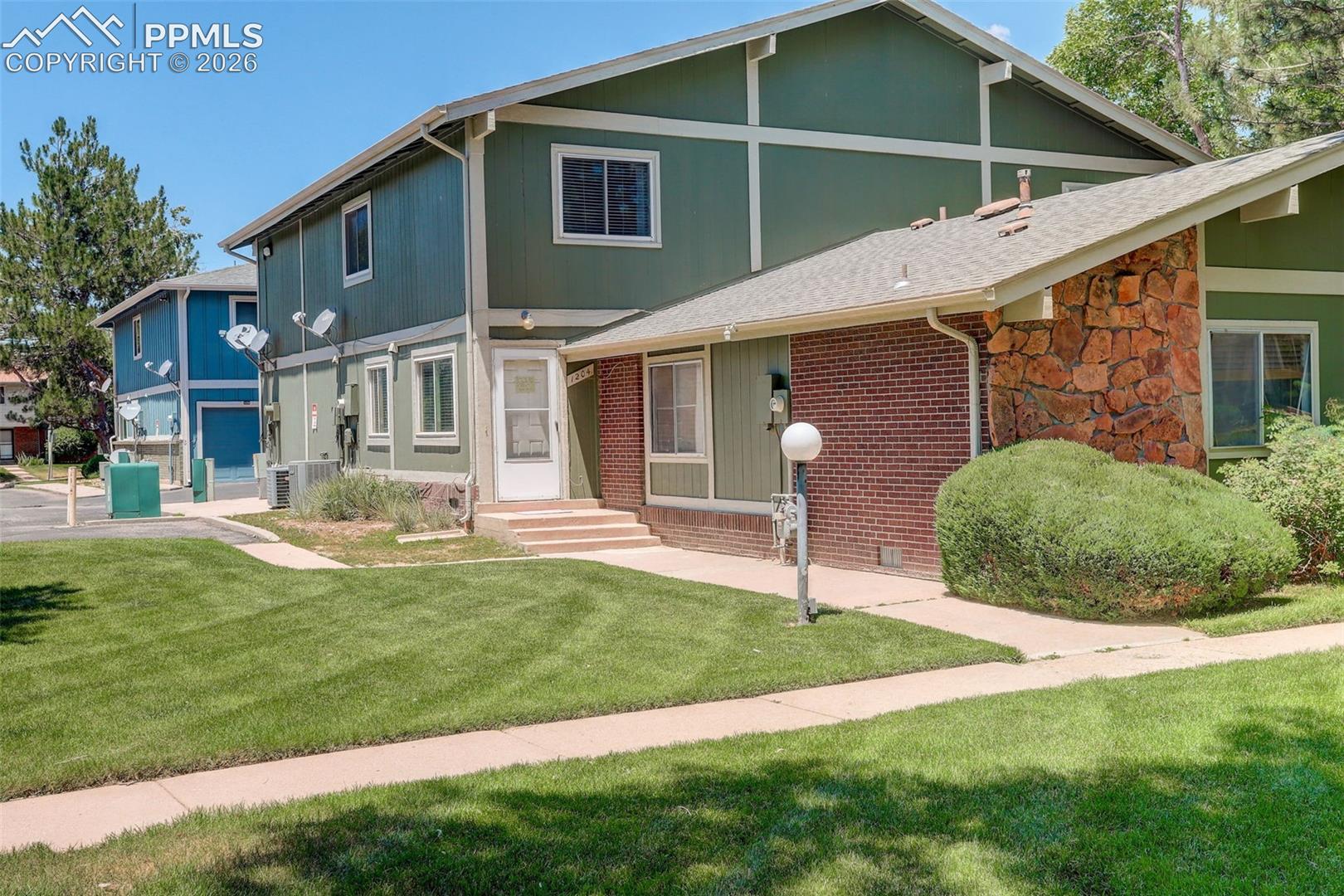 1204 Uvalda Street