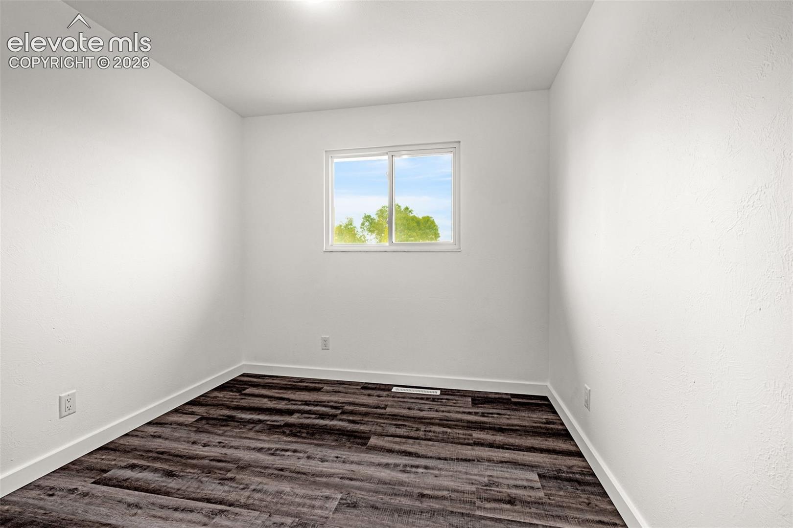 Listing photo 23 for 1375 Bonita Drive